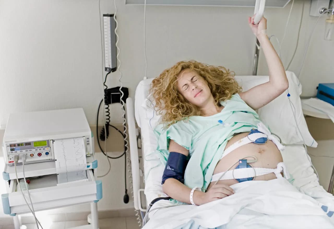 Jak wygląda tasiemka na wywołanie porodu? Wszystko, co musisz wiedzieć