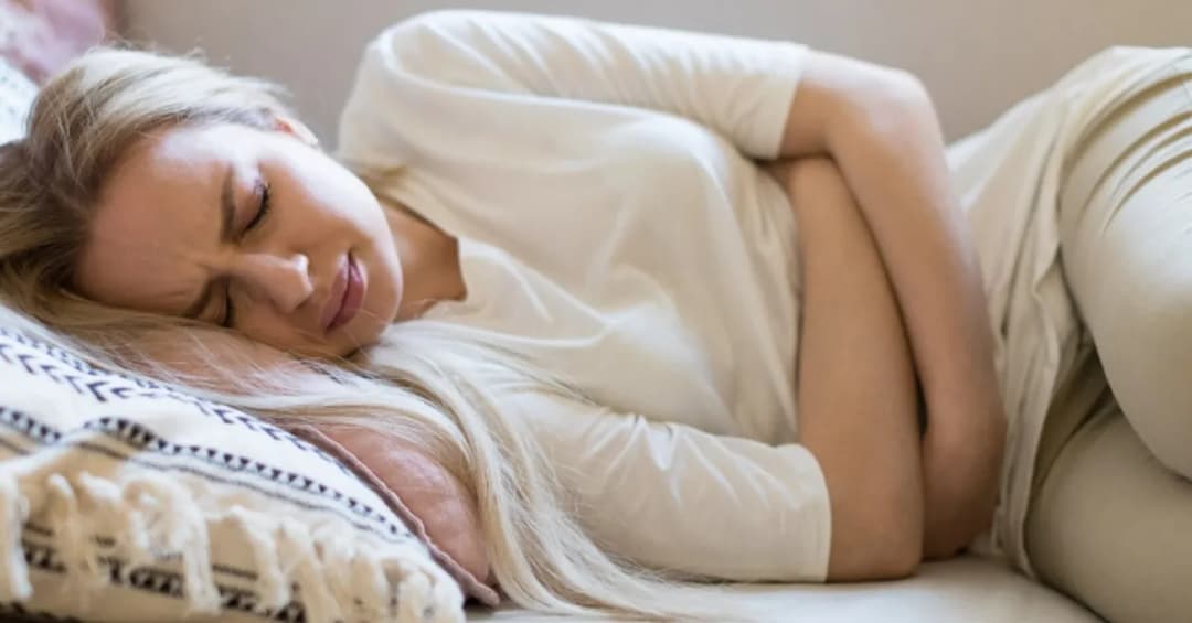 Zrosty po porodzie naturalnym: objawy, przyczyny i skuteczne leczenie