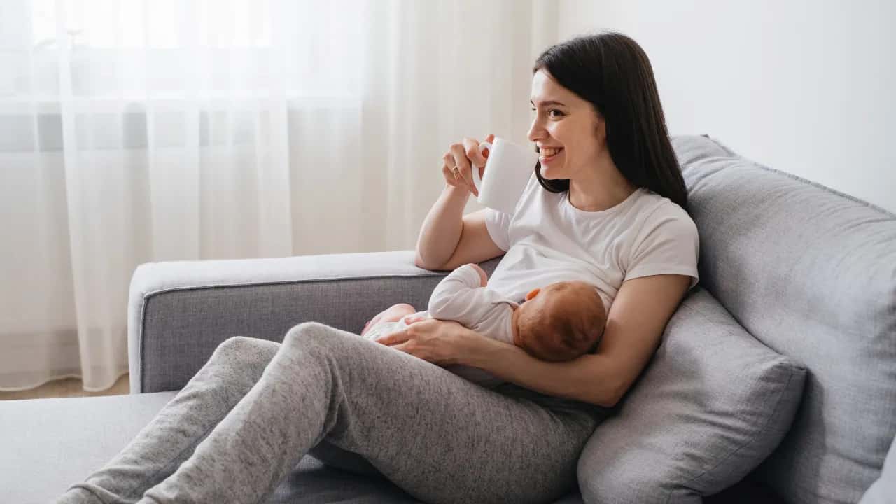 Kiedy pierwszy okres przy karmieniu piersią? Oto wszystko, co musisz wiedzieć