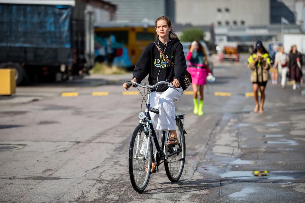 Outfit na rower: jak ubrać się wygodnie i bezpiecznie na jazdę